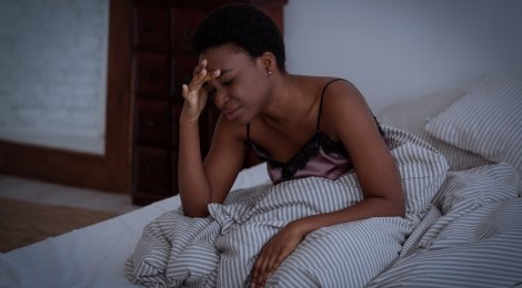 Aufwachen mit Kopfschmerzen: Das können Gründe sein