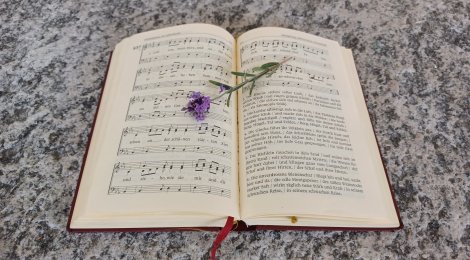 Eine Brücke zur jenseitigen Welt