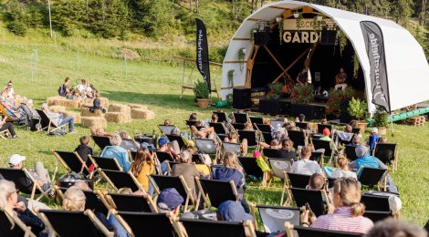 Musik im Schwimmbad und im «Geheimen Garten»