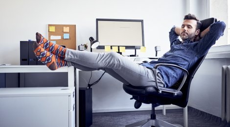 Schlafpausen im Militär: Ist das Hochlagern der Beine eine effektive Strategie?