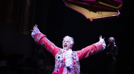 Wunderkind am Klavier, Theaterstück über Mozart und Songs auf Romanisch