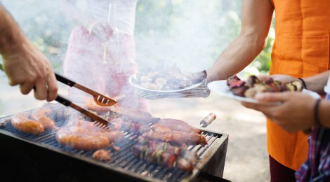 Garten-Party im Sommer: Wie finde ich den passenden Grill?
