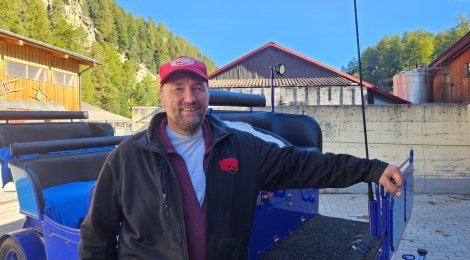 Zu Gast auf dem abwechslungsreichen Bauernhof von Toni Giovanoli