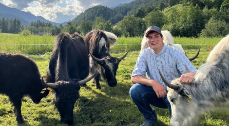 Milchvieh, Yaks und Ackerbau: Der Landwirtschaftsbetrieb von Riet Caflisch