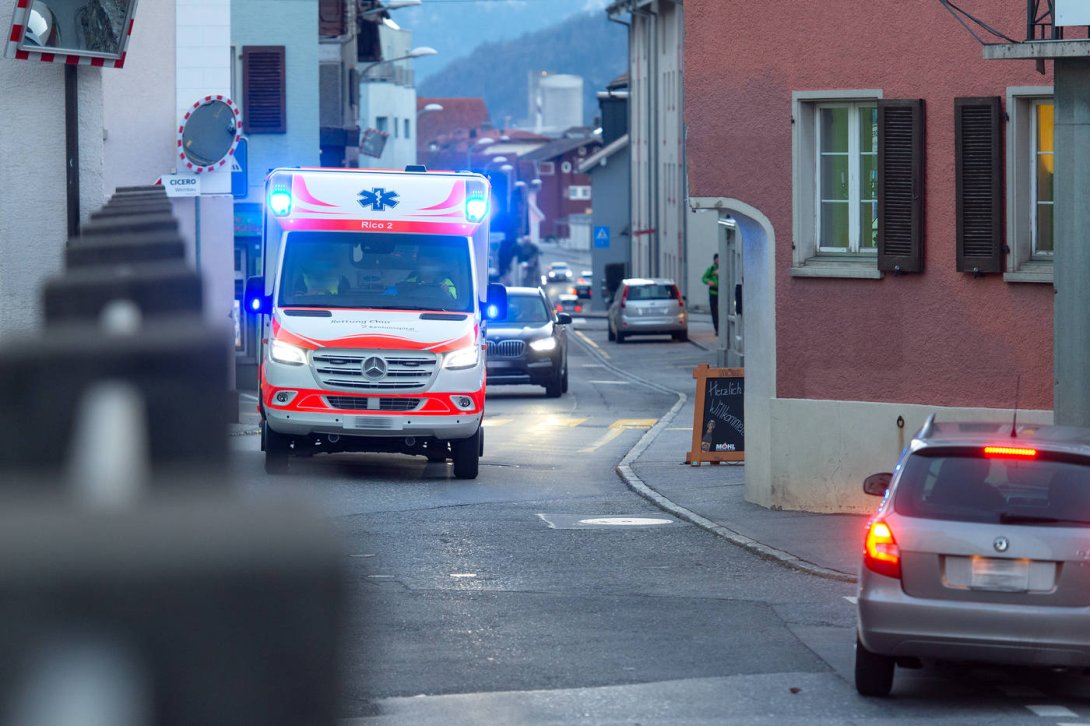 Aus dem Weg, wenn die Sirene heult