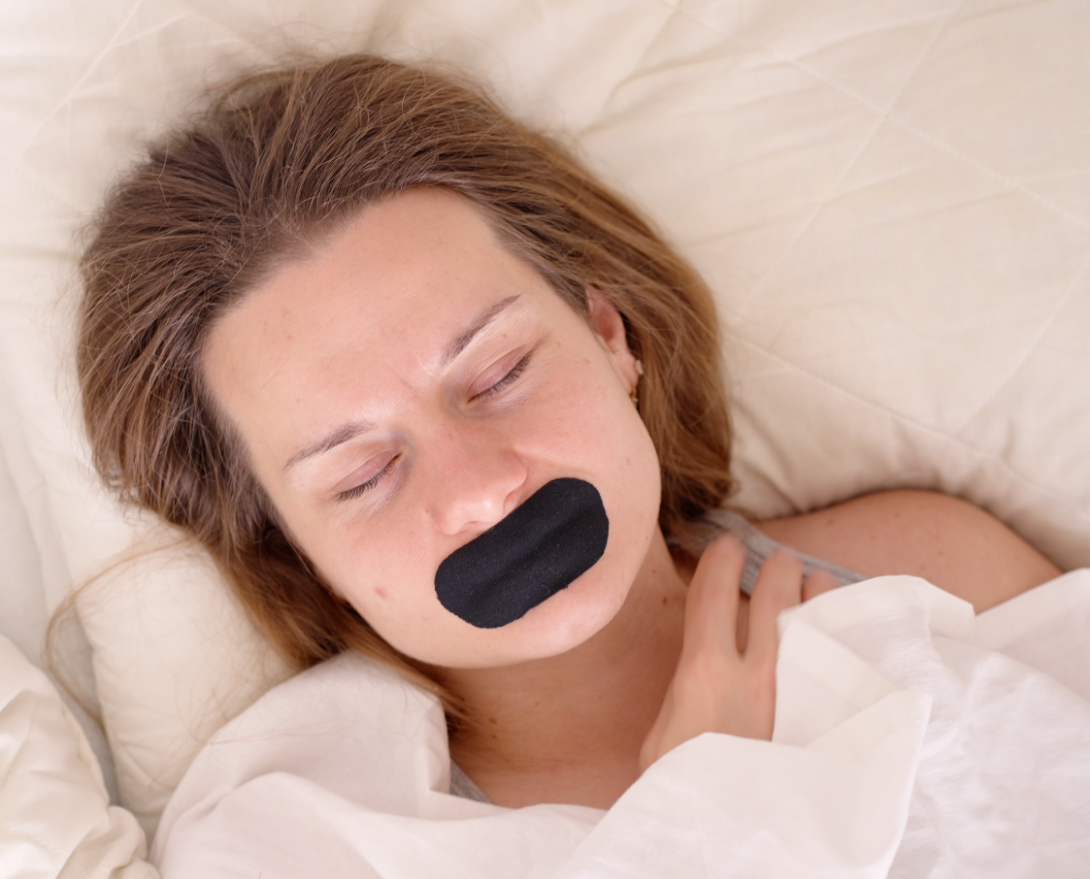 Mund Taping: Der virale Schlaftrend im Faktencheck