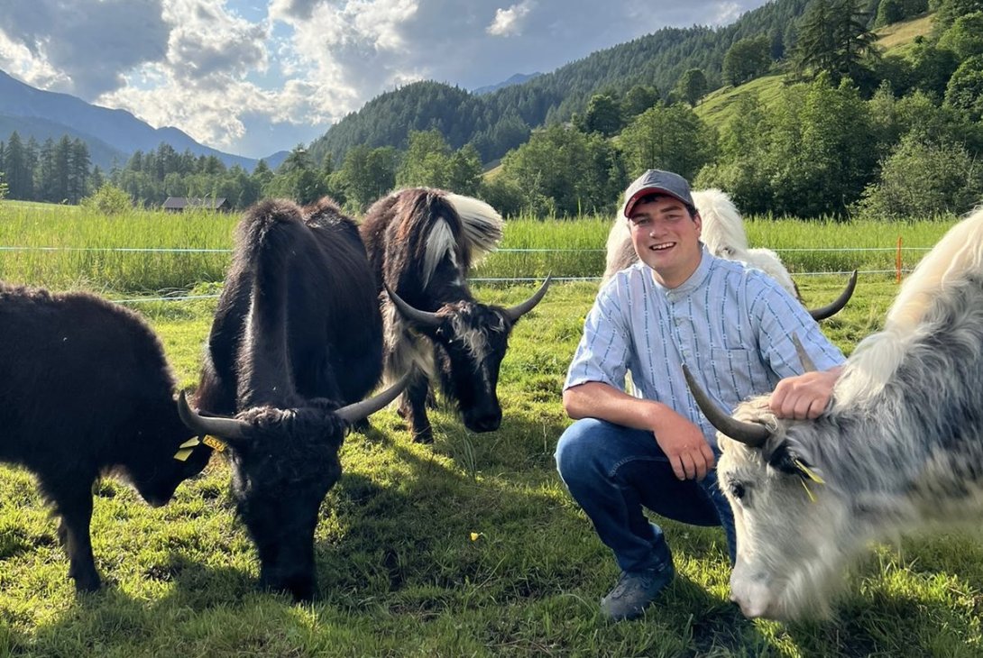Milchvieh, Yaks und Ackerbau: Der Landwirtschaftsbetrieb von Riet Caflisch